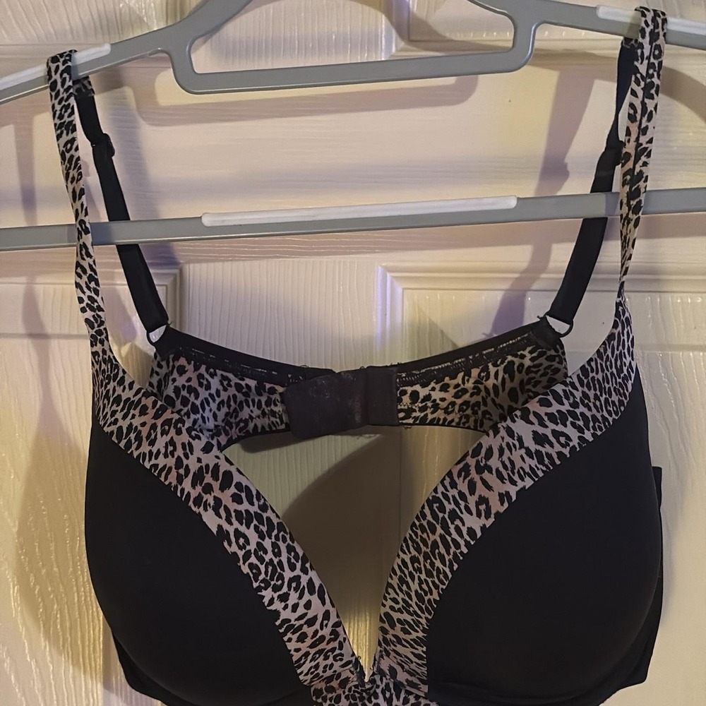 Victory secret bra 34D